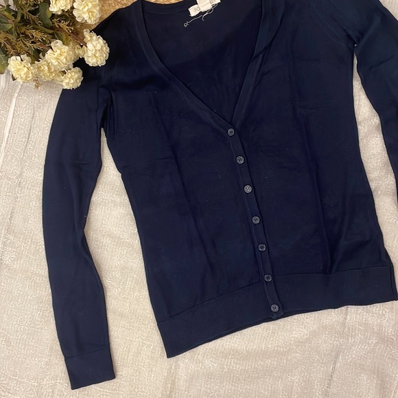 FOREVER21 front open V-neck sweater - Picture 2 of 7